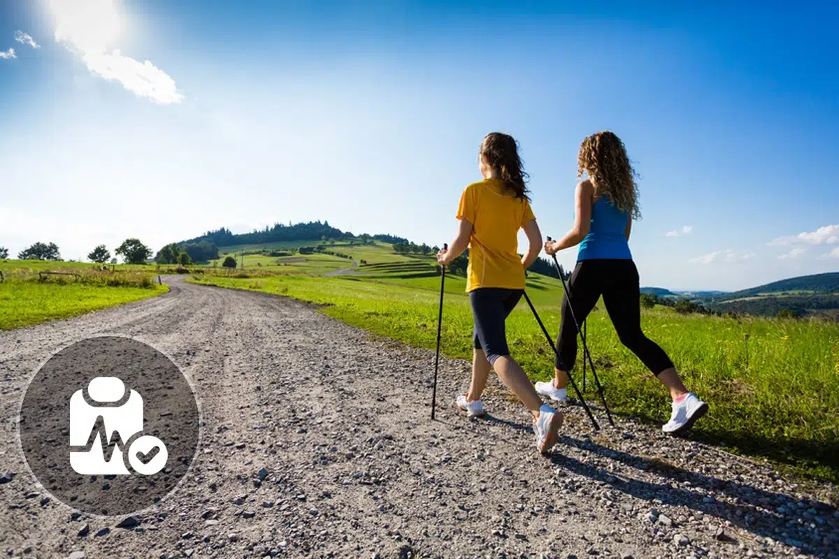 What are the advantages and health benefits of Nordic walking?