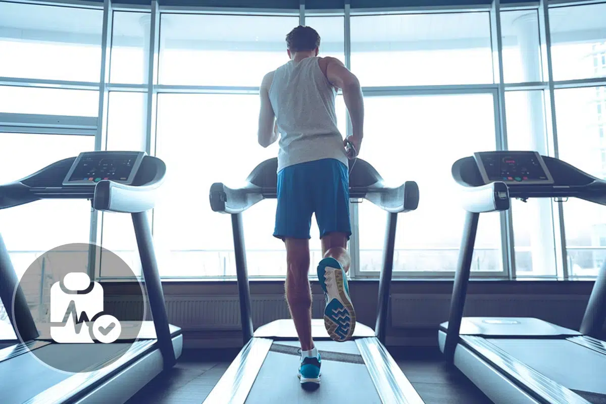 What are the advantages and health benefits of running on a treadmill?