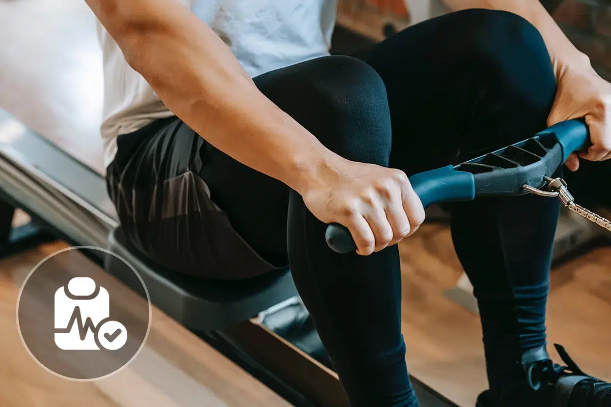 What are the advantages and health benefits of the rowing machine?