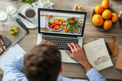 Comment manger en télétravail ? 5 conseils pour adopter une alimentation saine et équilibrée