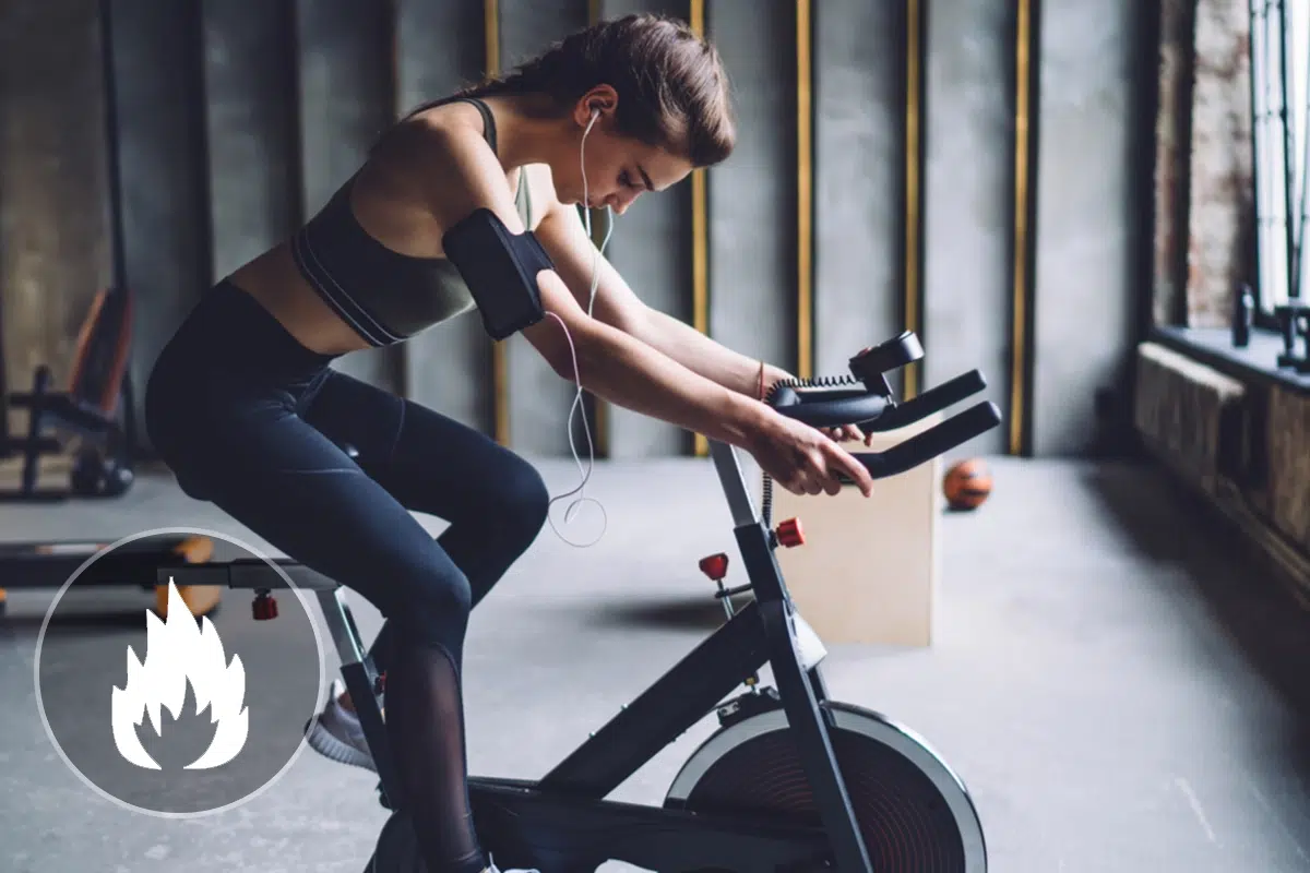 Dépenses énergétiques caloriques en calories consommées pour le vélo d'appartement ou spinning