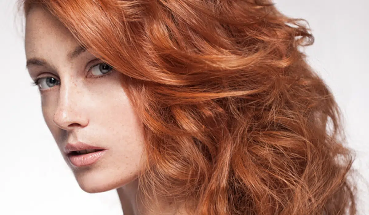 Quelle couleur de cheveux ou coloration choisir quand on a une peau de rousse ?