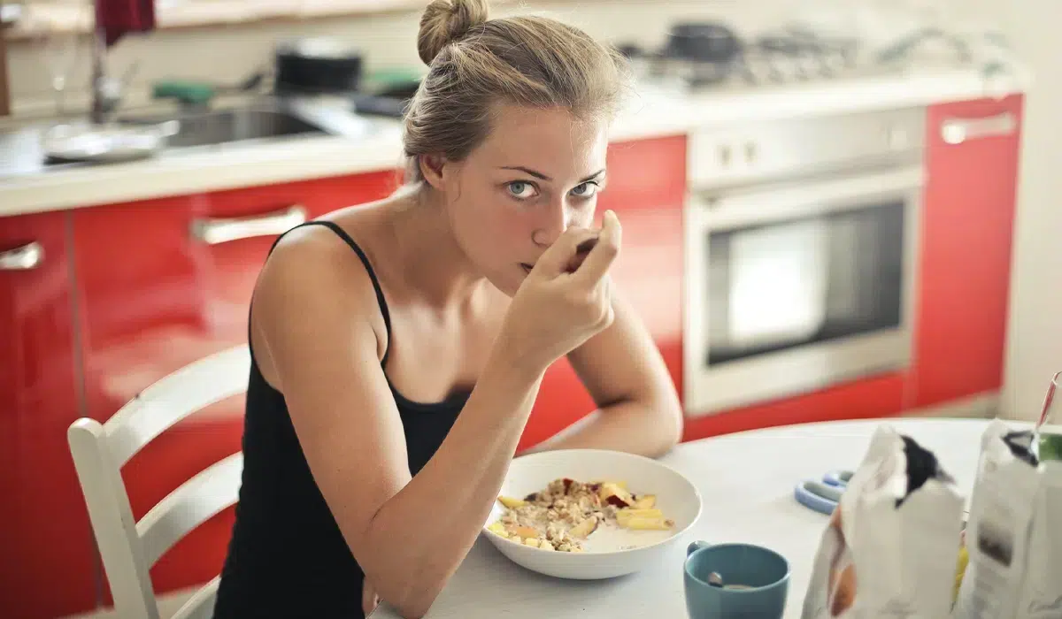 Wie viele Kalorien hat ein durchschnittliches Frühstück? Wie viel sollte ein Mann oder eine Frau morgens essen?